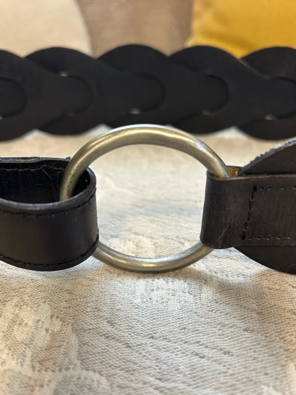 Old Navy Black Leather Belt Scalloped Interlocked Design Round Silver Buckle S/M